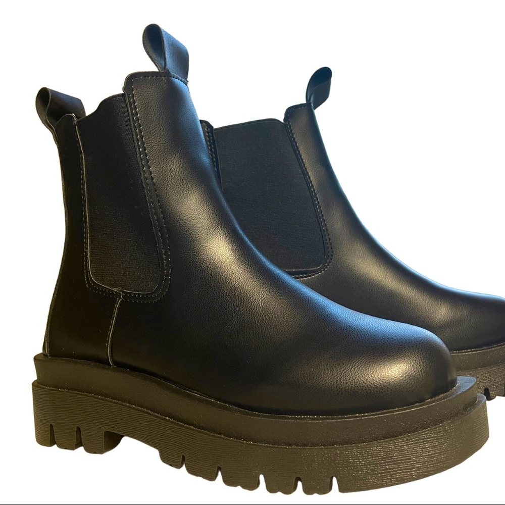 Chunky platform boots